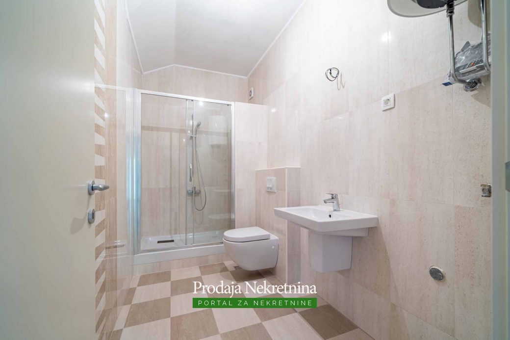 Prodaje se penthouse u Kotoru