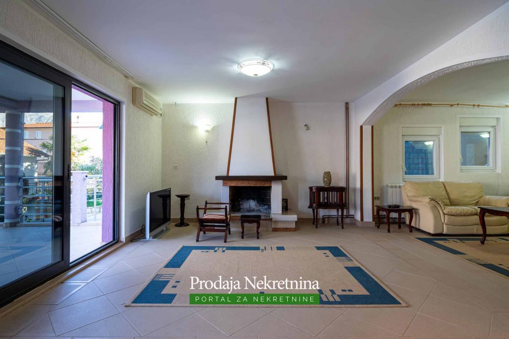 House for sale in Kotor Bay