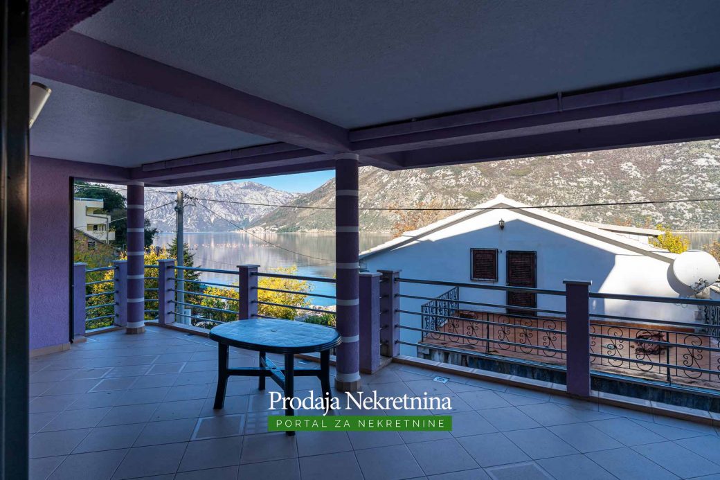 House for sale in Kotor Bay