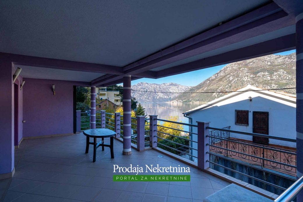 House for sale in Kotor Bay