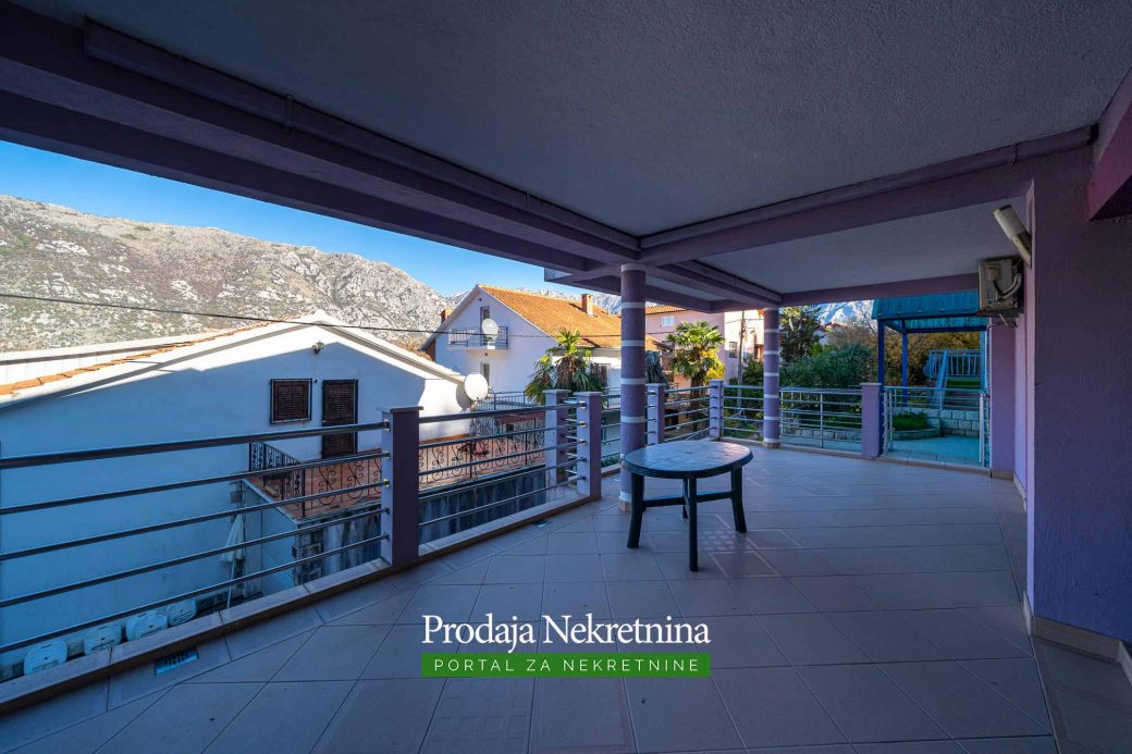 House for sale in Kotor Bay