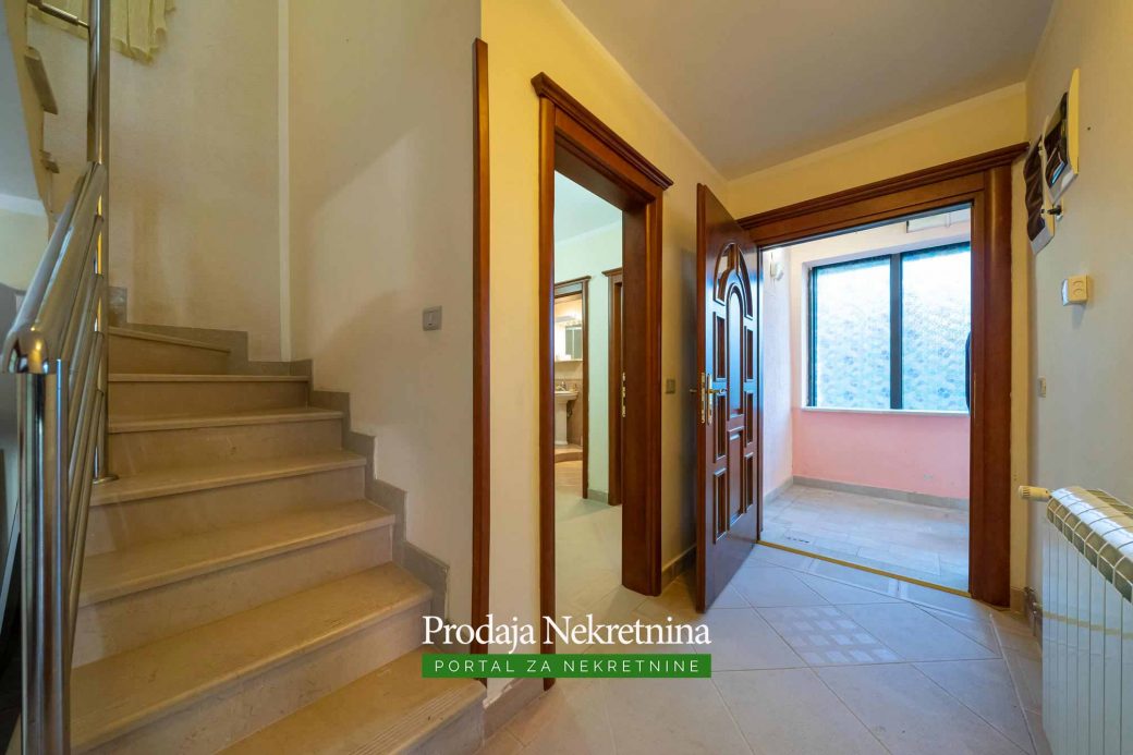 House for sale in Kotor Bay