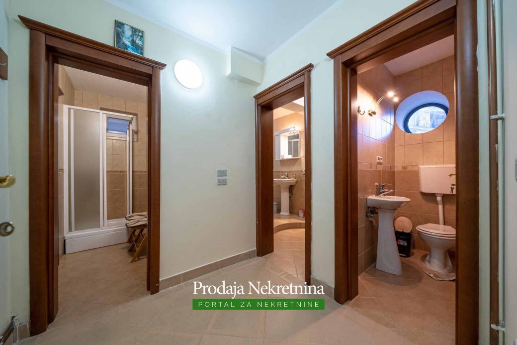 House for sale in Kotor Bay