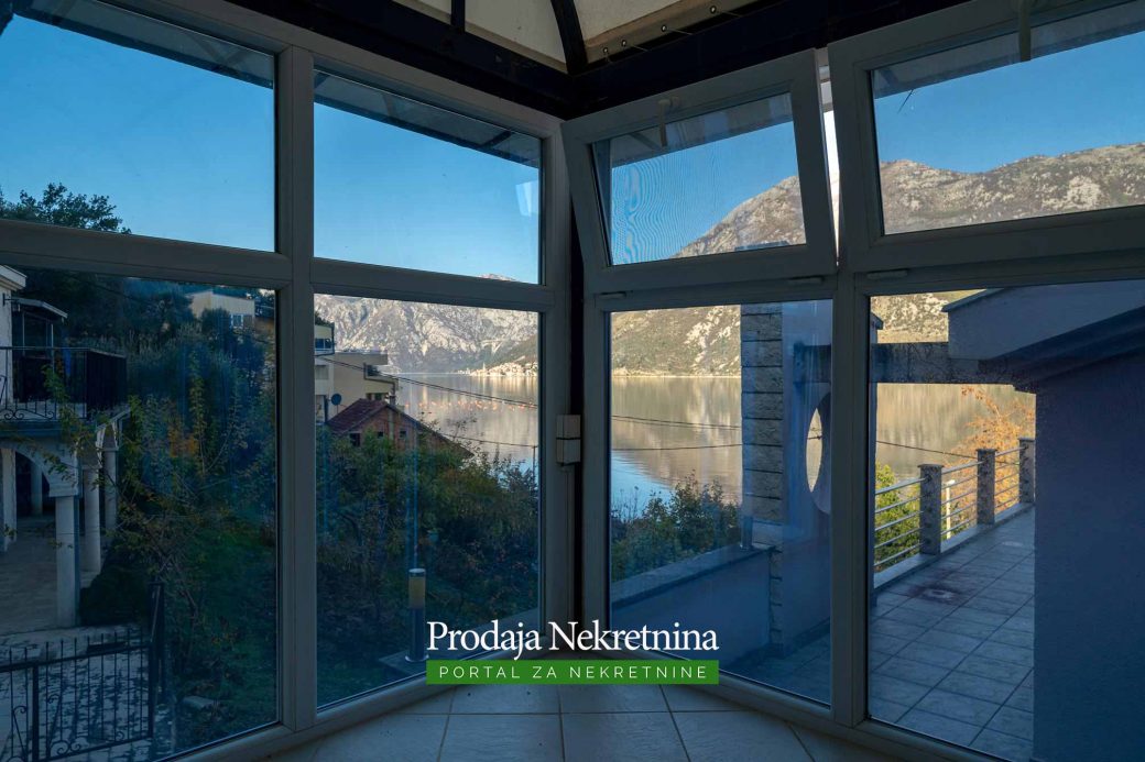 House for sale in Kotor Bay