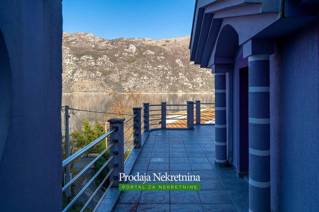 House for sale in Kotor Bay