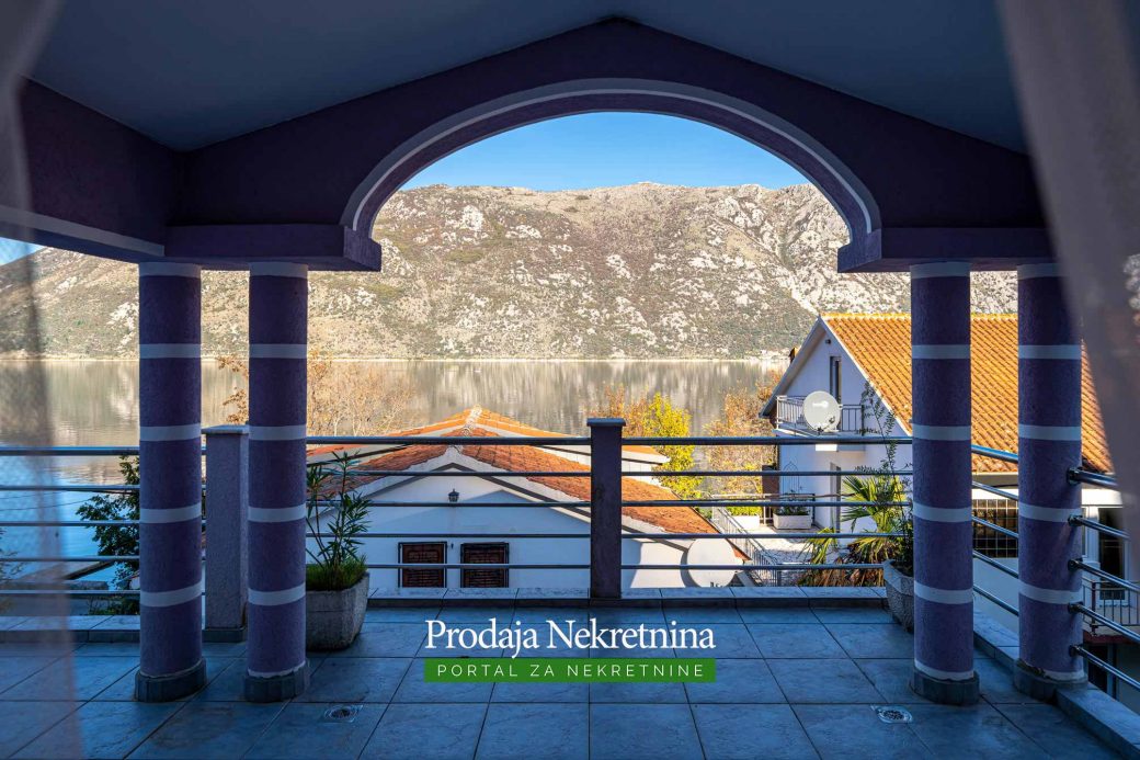House for sale in Kotor Bay