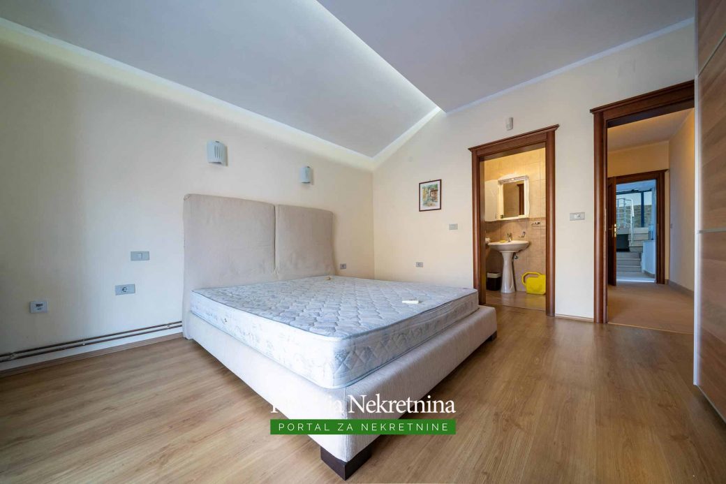 House for sale in Kotor Bay