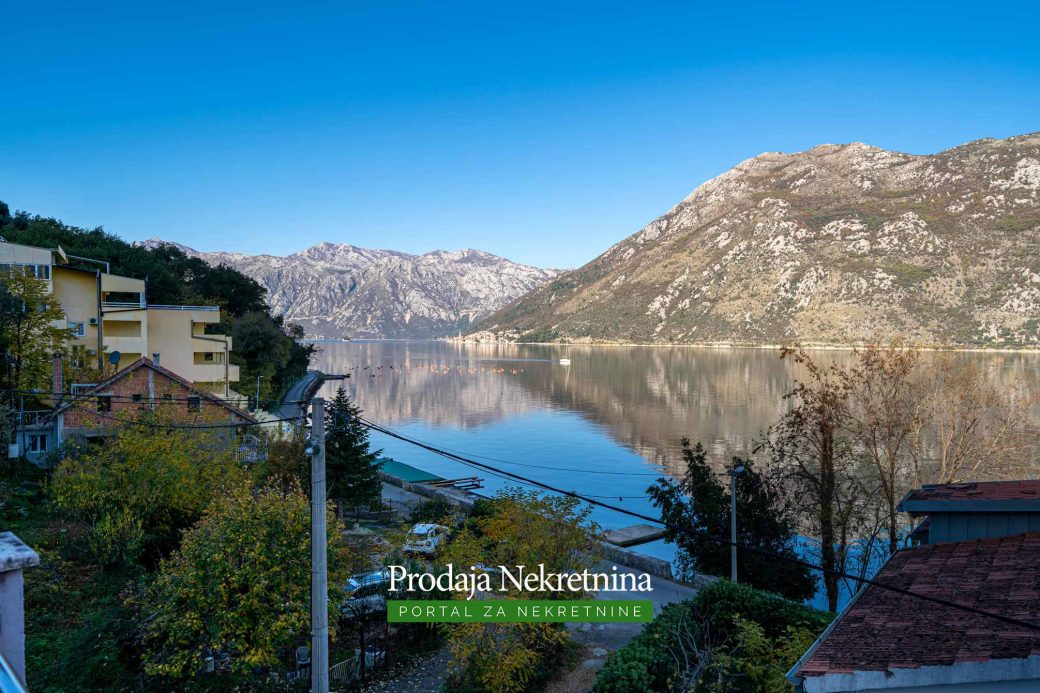 House for sale in Kotor Bay