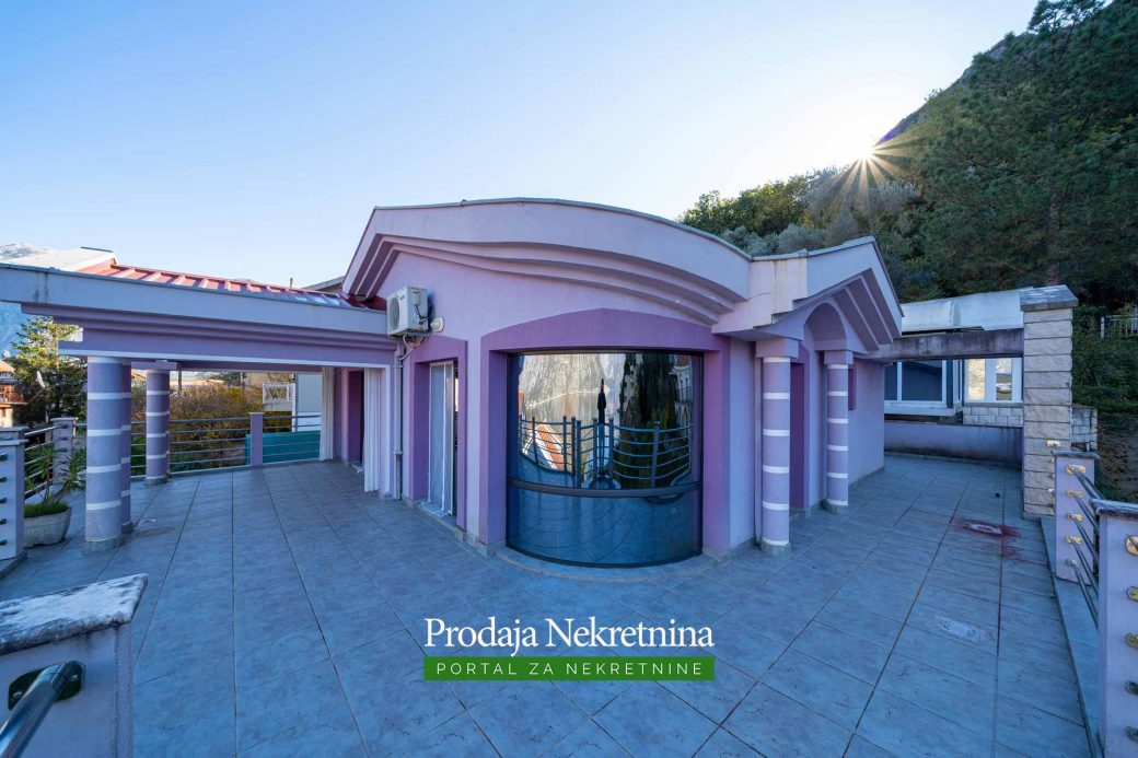 House for sale in Kotor Bay