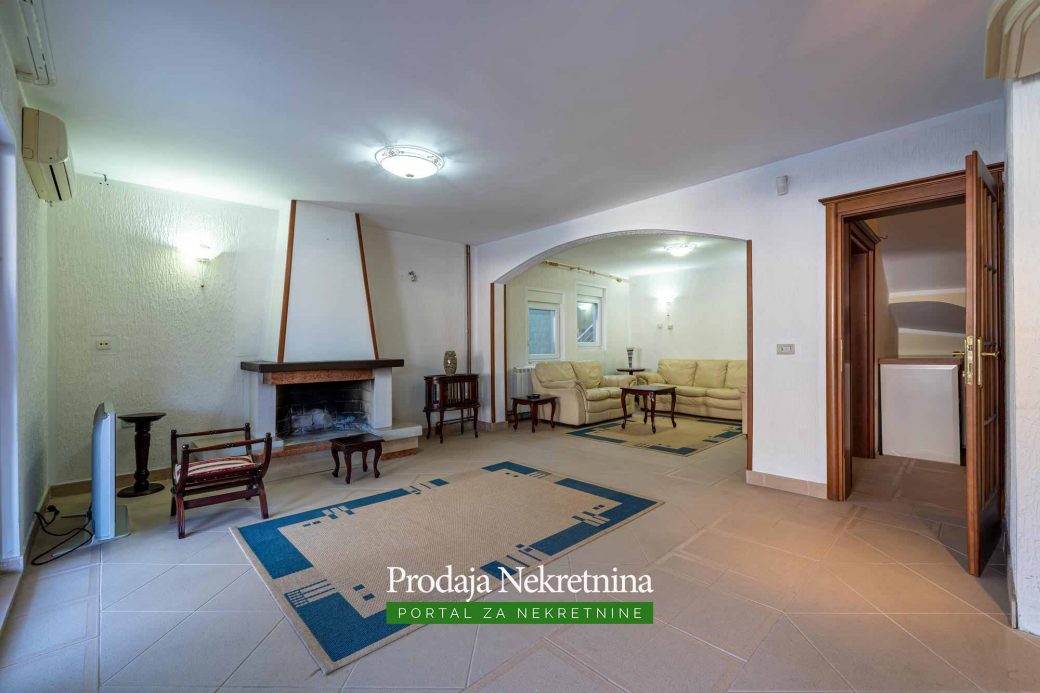 House for sale in Kotor Bay
