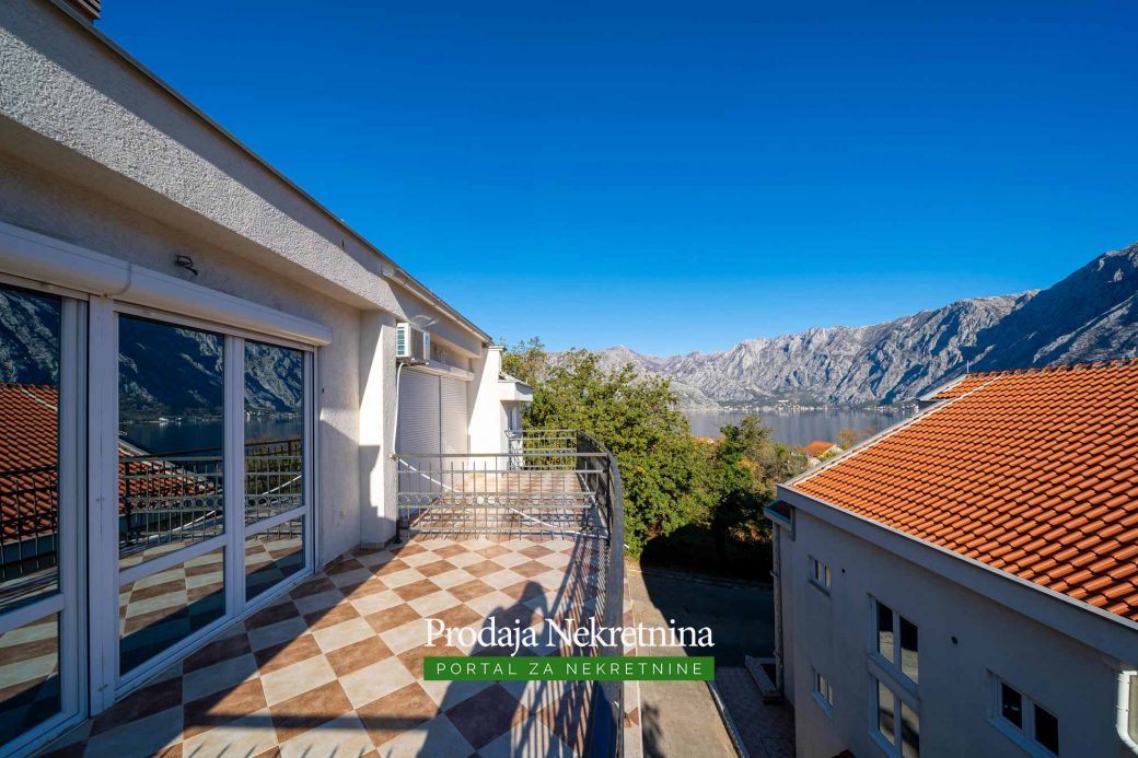 Two bedroom apartment for sale in Prcanj