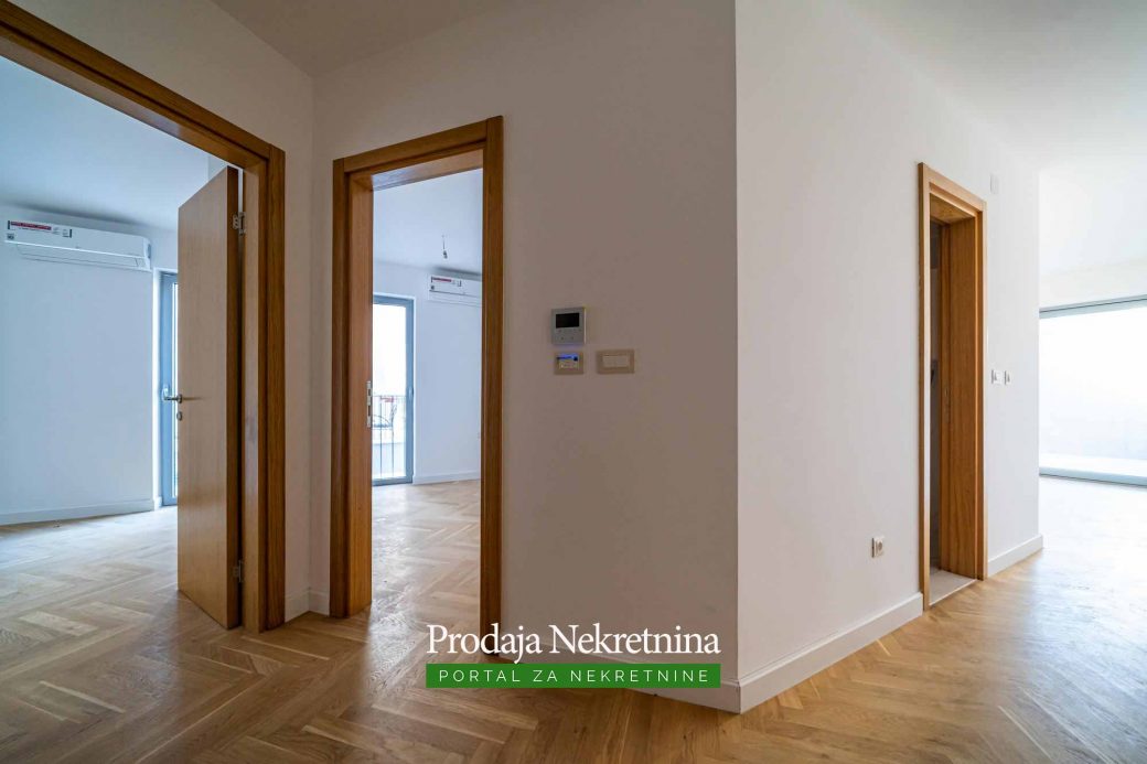 Prodaje se apartman u Kotorskom zalivu