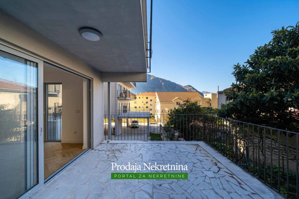 Two bedroom apartment for sale in Dobrota