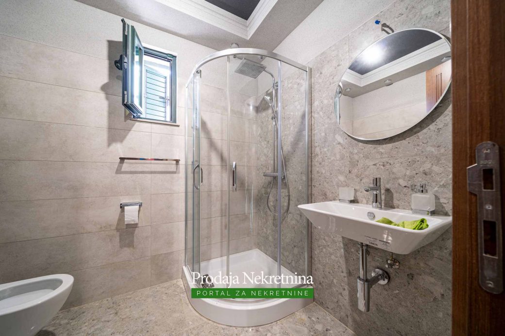 Prodaje se apartman u Herceg Novi