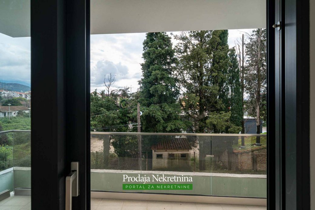 Prodaje se dvosoban apartman u Tivtu