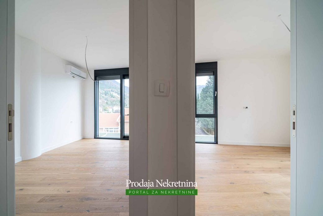 Prodaje se dvosoban apartman u Tivtu