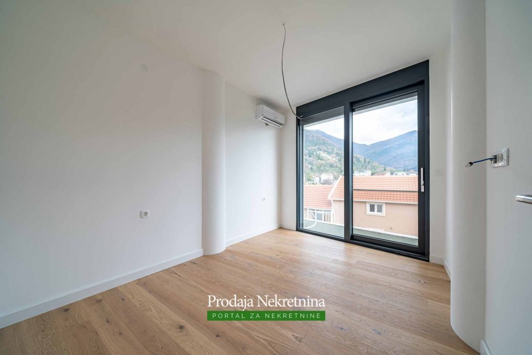 Prodaje se dvosoban apartman u Tivtu