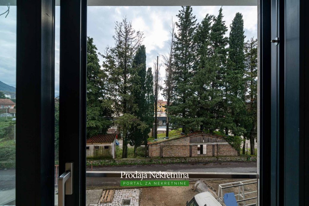 Prodaje se dvosoban apartman u Tivtu