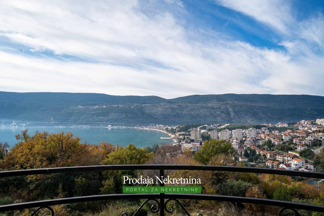 Prodaje se dvosobni apartman u Herceg Novi