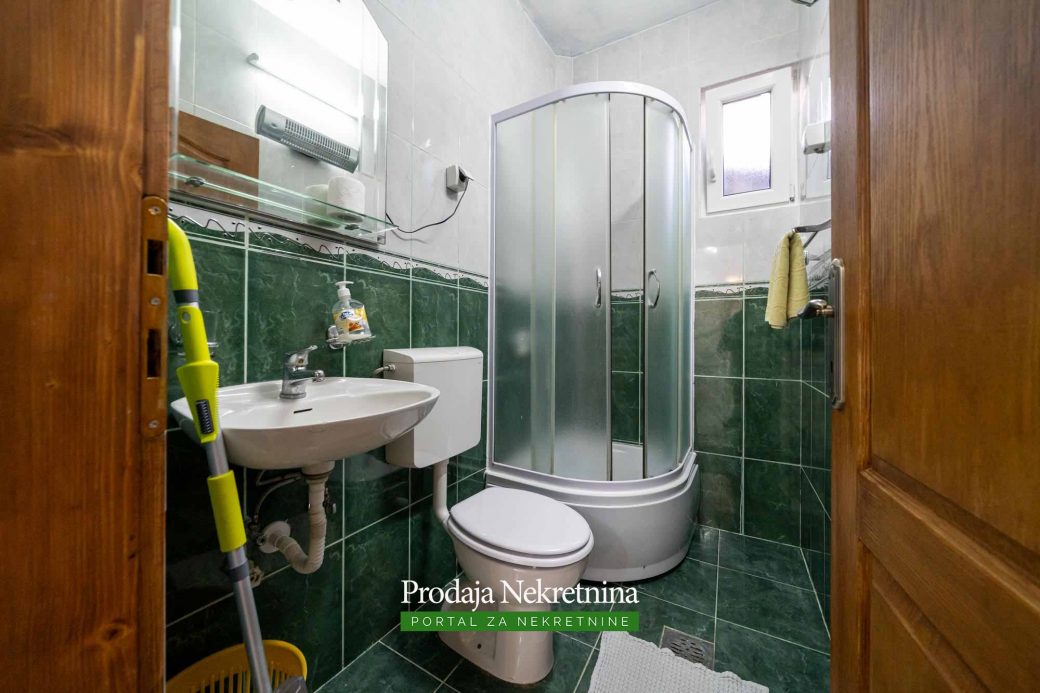 Prodaje se mini hotel u Tivtu