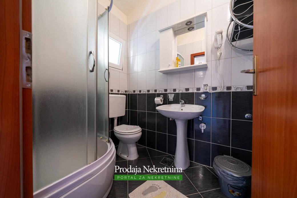 Prodaje se mini hotel u Tivtu