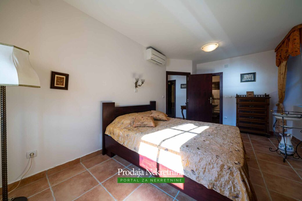 Trosoban apartman u Kotoru