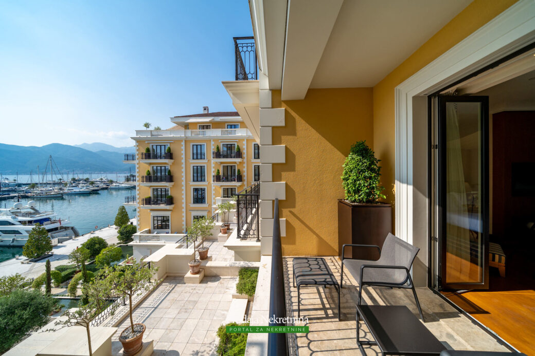 Luksuzni dvosobni stan u Porto Montenegro