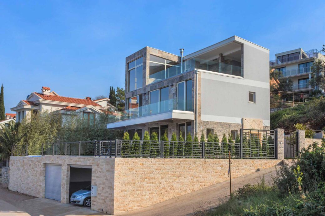 Prodaje se vila u Tivatskom Zalivu