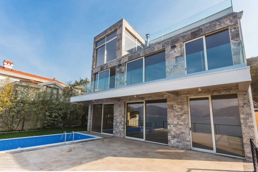 Prodaje se vila u Tivatskom Zalivu