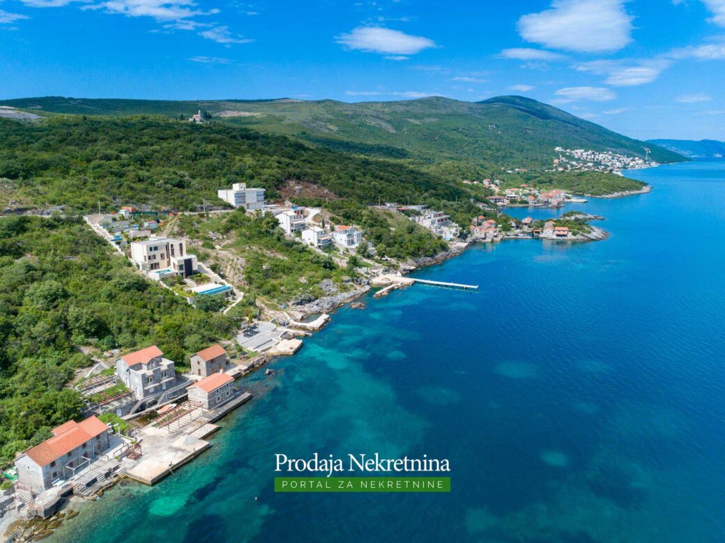 Prodaje se vila na Lustici