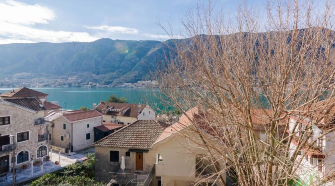 Apartment for sale in Dobrota