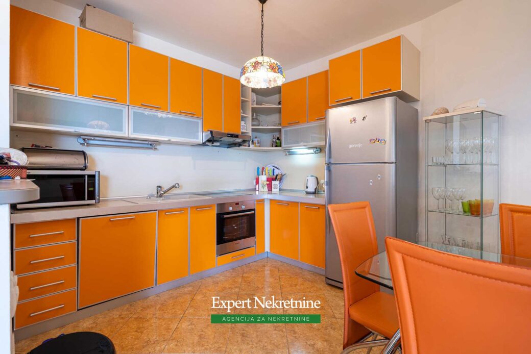 First line house for sale in Bar