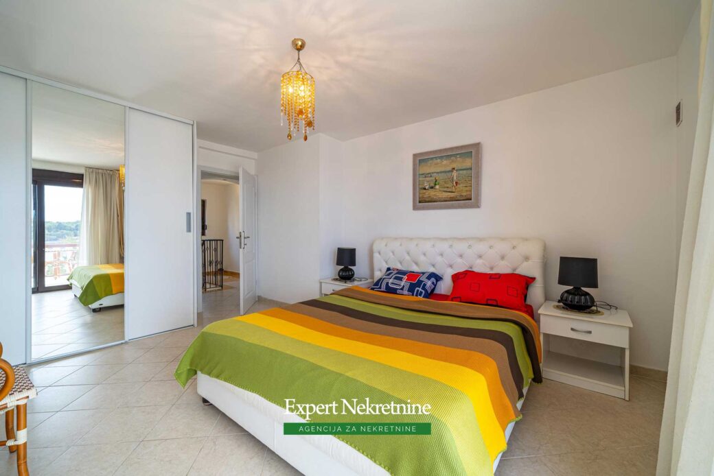 First line house for sale in Bar