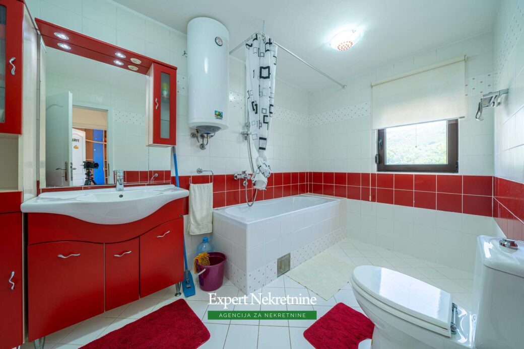 First line house for sale in Bar