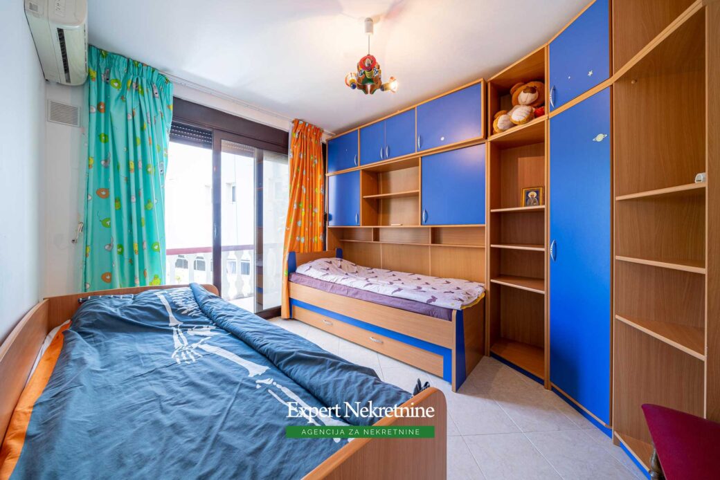 First line house for sale in Bar