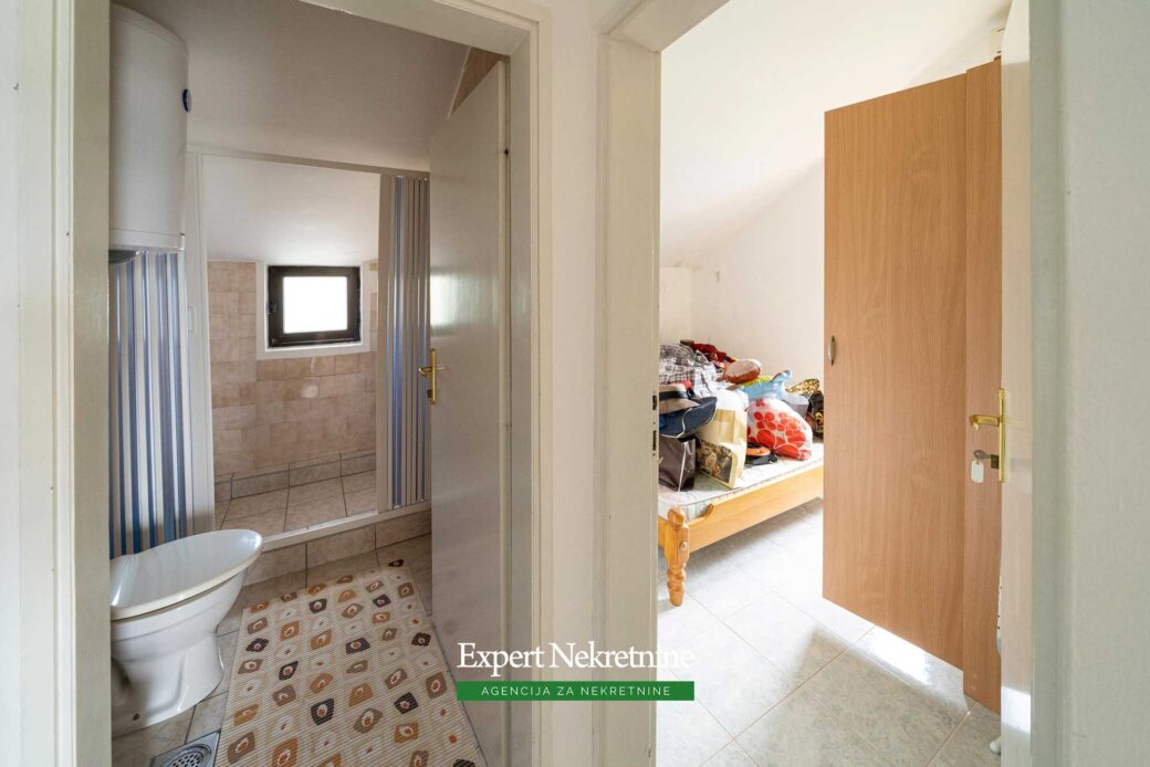 First line house for sale in Bar