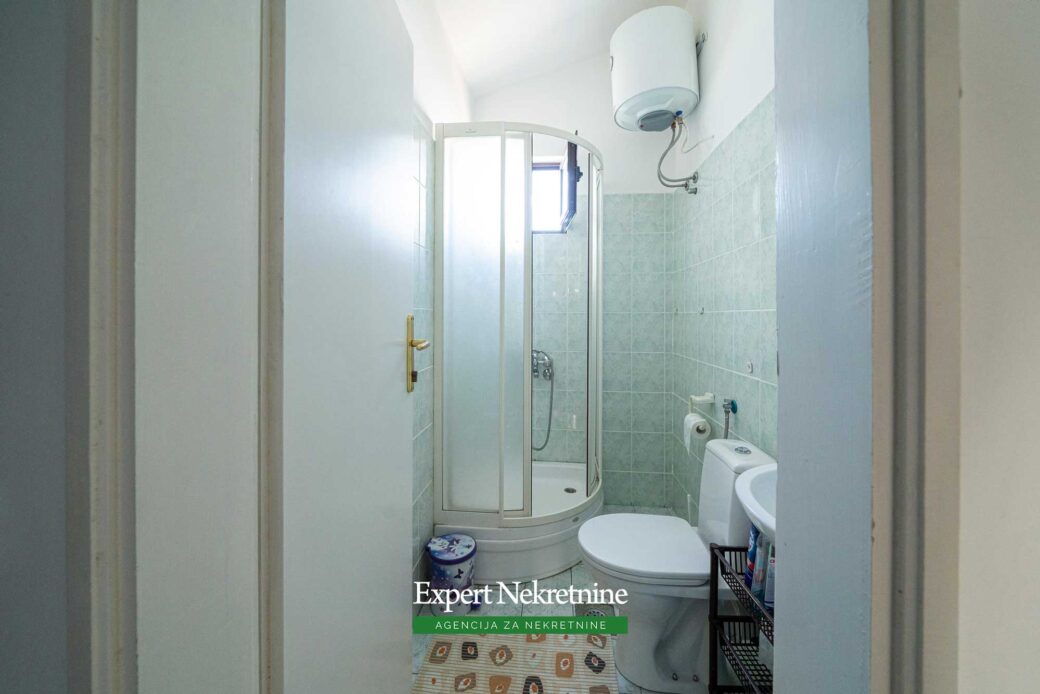 First line house for sale in Bar