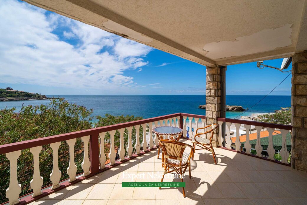 First line house for sale in Bar