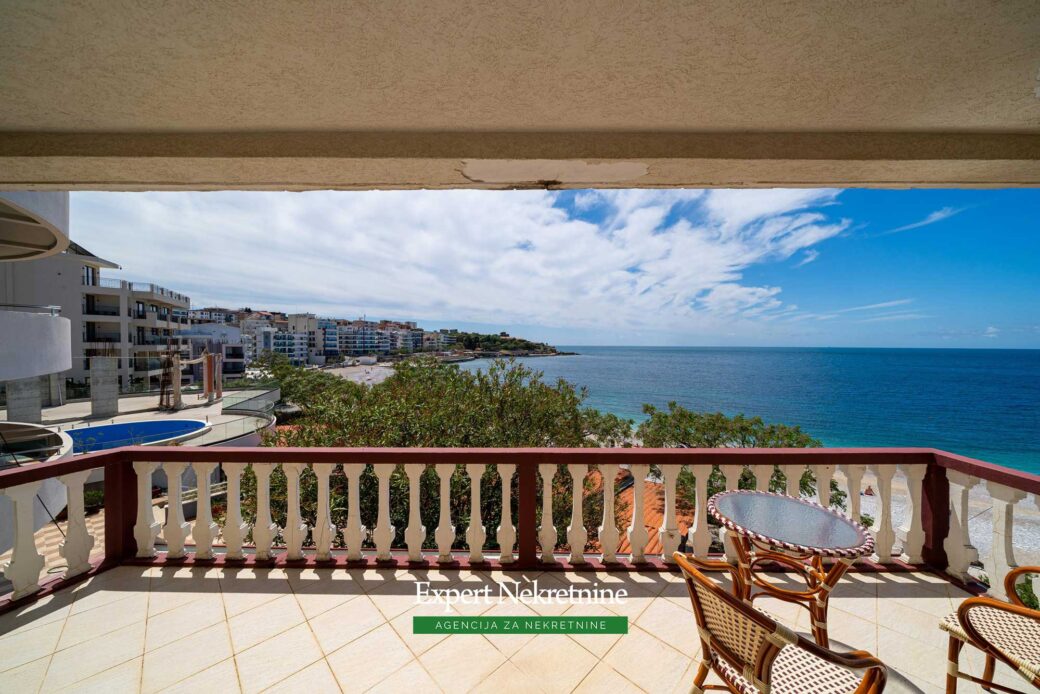 First line house for sale in Bar