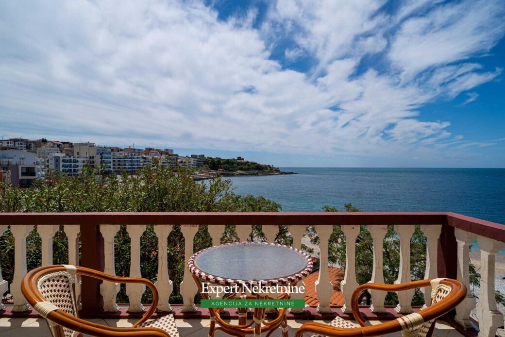 First line house for sale in Bar