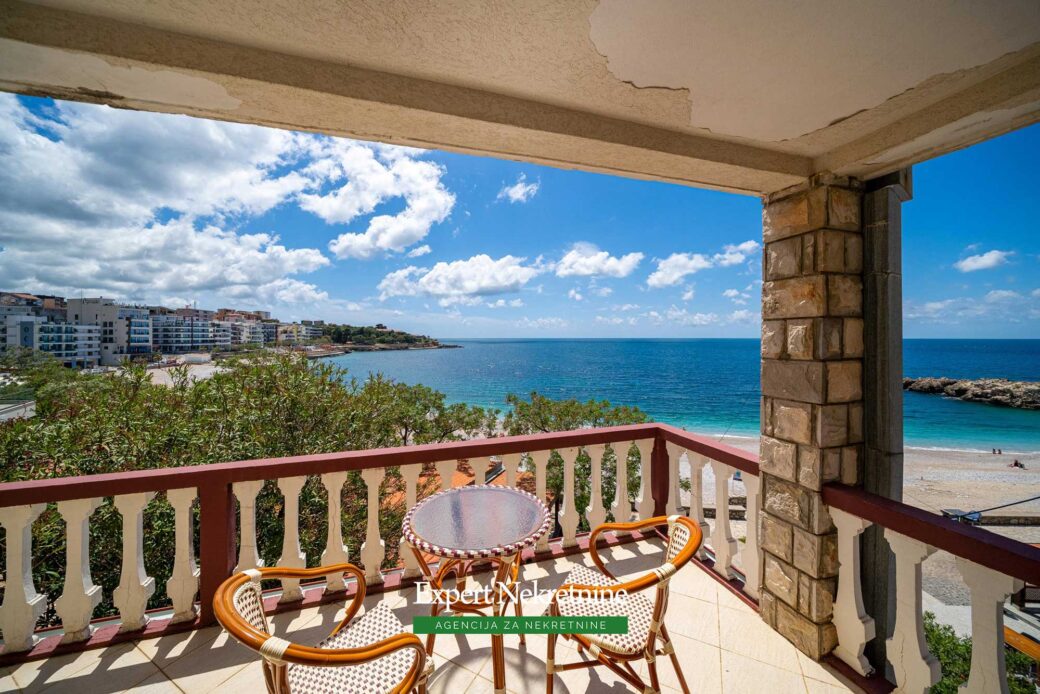 First line house for sale in Bar