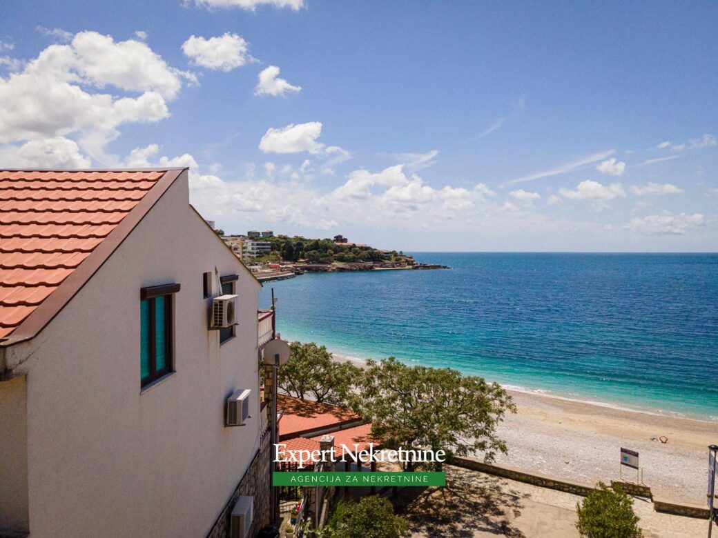First line house for sale in Bar