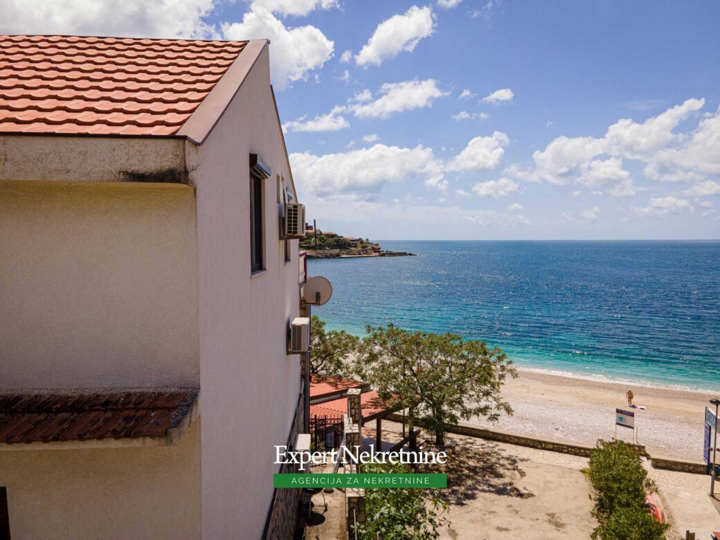 First line house for sale in Bar