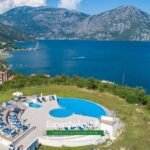 Prodaje se dvosoban stan sa bazenom u Kotorskom zalivu