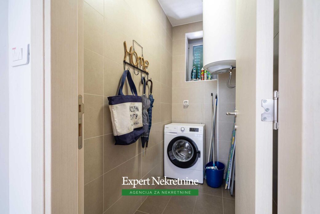Prodaje se penthouse u Kotorskom Zalivu