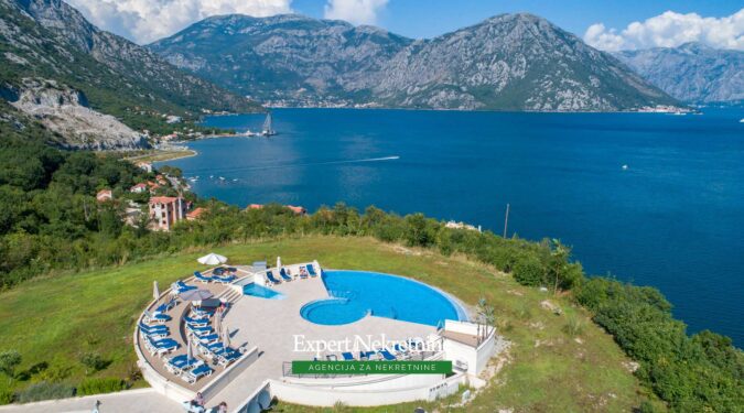 Penthouse for sale in Bay of Kotor