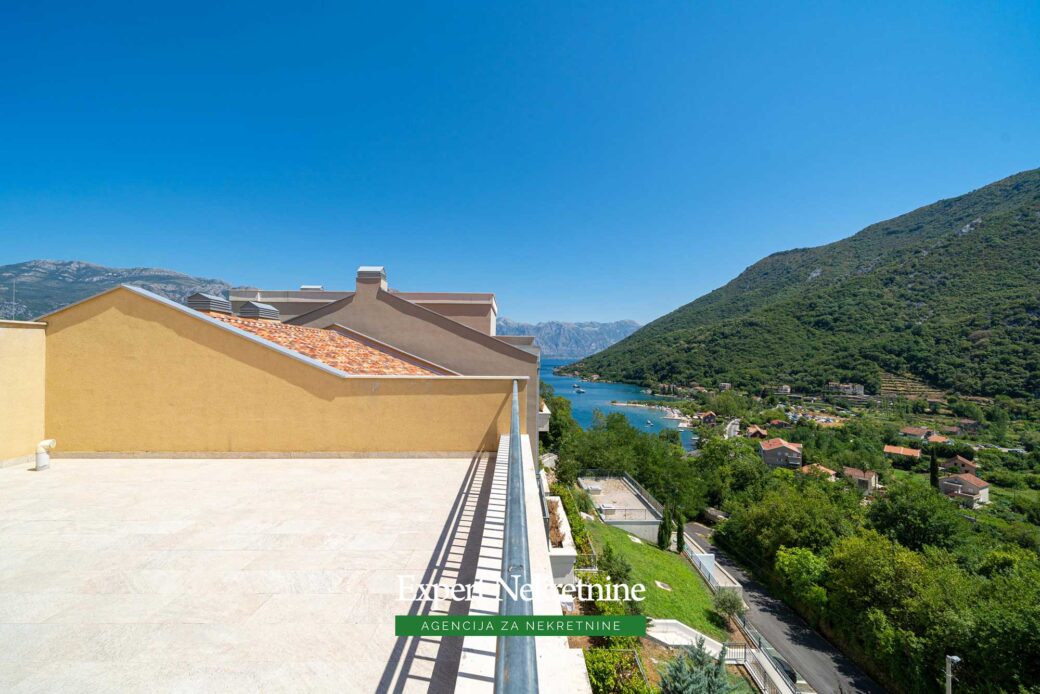 Penthouse for sale in Bay of Kotor