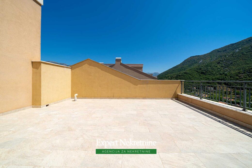 Penthouse for sale in Bay of Kotor