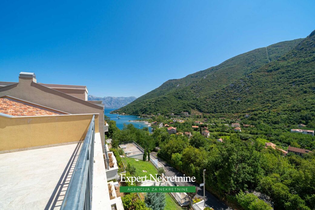 Penthouse for sale in Bay of Kotor