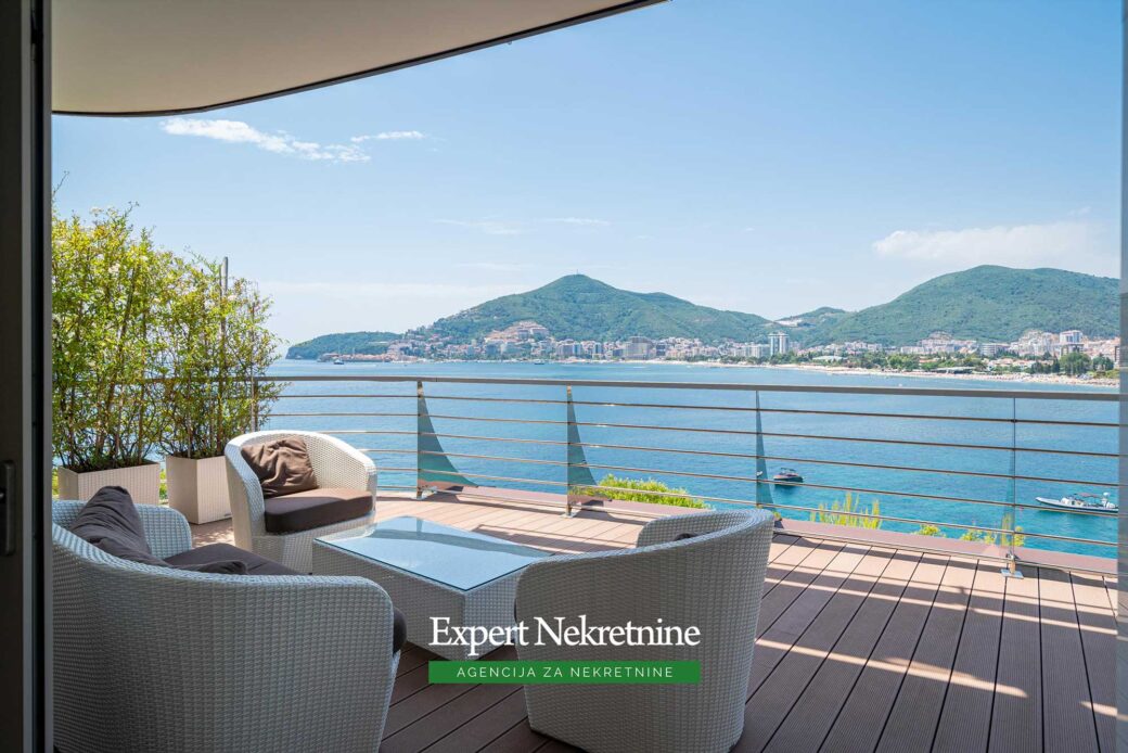 Luxury two bedroom apartment for sale in Dukley Gardens